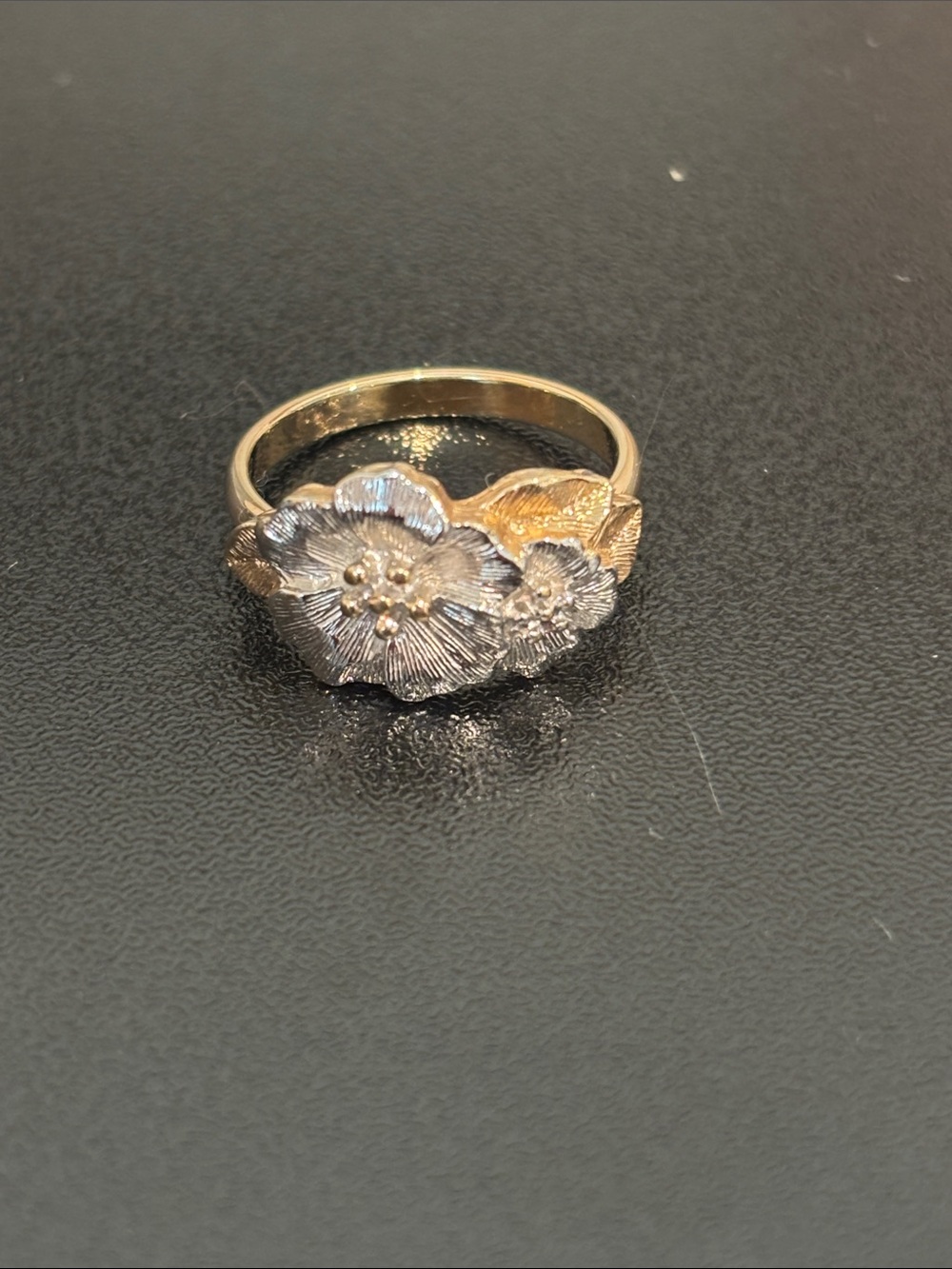 Vintage 1980s Avon Spring Blossoms Two Tone Floral Ring Size 4.5